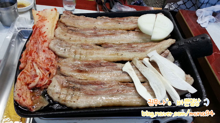 삽자루든돼지 이미지