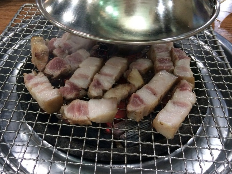 제주흑돈화로구이 이미지