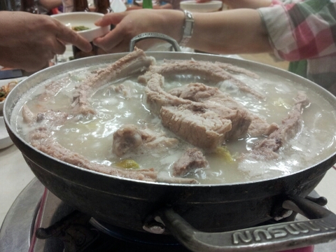 참돼지깡통구이 이미지