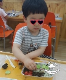 공룡주먹밥 이미지
