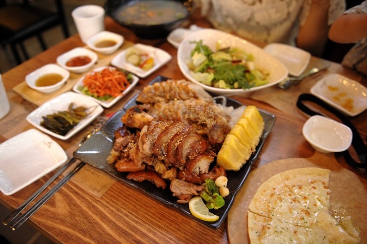 화덕에통째로구운족발 이미지