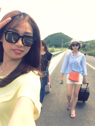 지붕위에커피잔 이미지