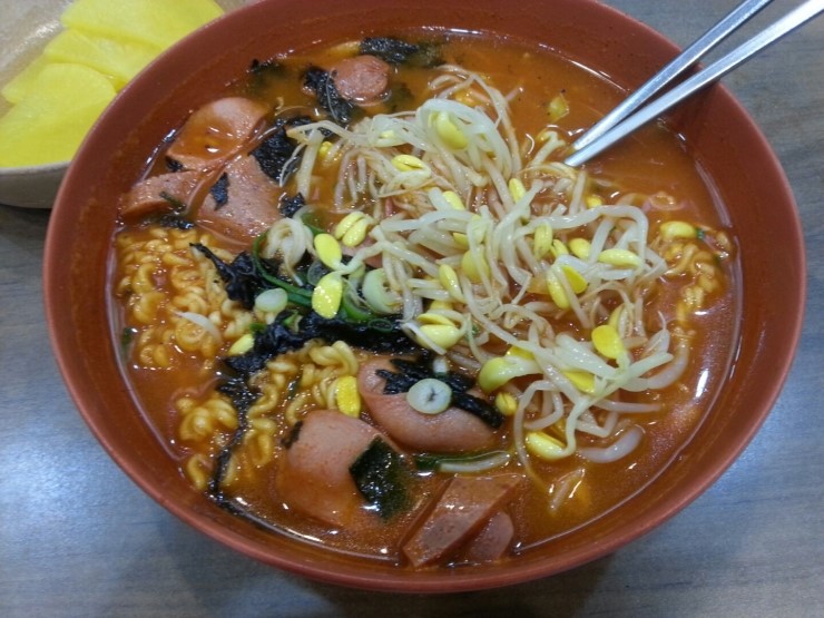 틈새라면 이미지