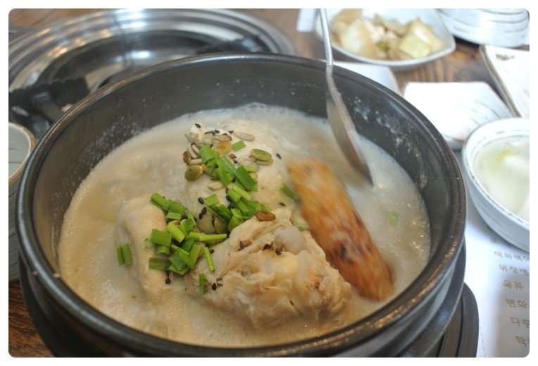 금송오리와삼계탕 이미지