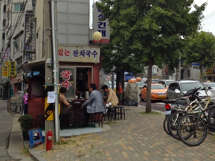 모퉁이국수 이미지