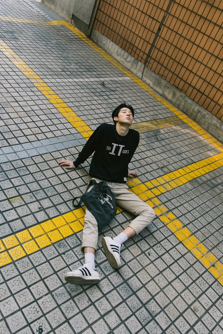 룩북월드 이미지