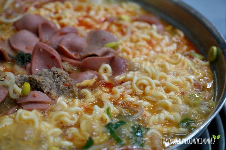 돼지네부대찌개 이미지