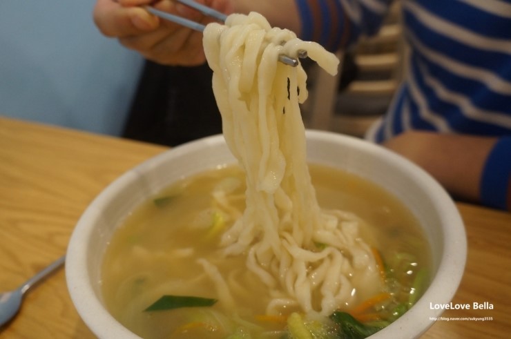 바른손칼국수 이미지