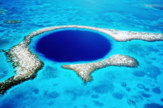 블루홀(BLUE HOLE) 이미지