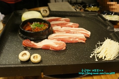 꿀꿀이생삼겹 이미지