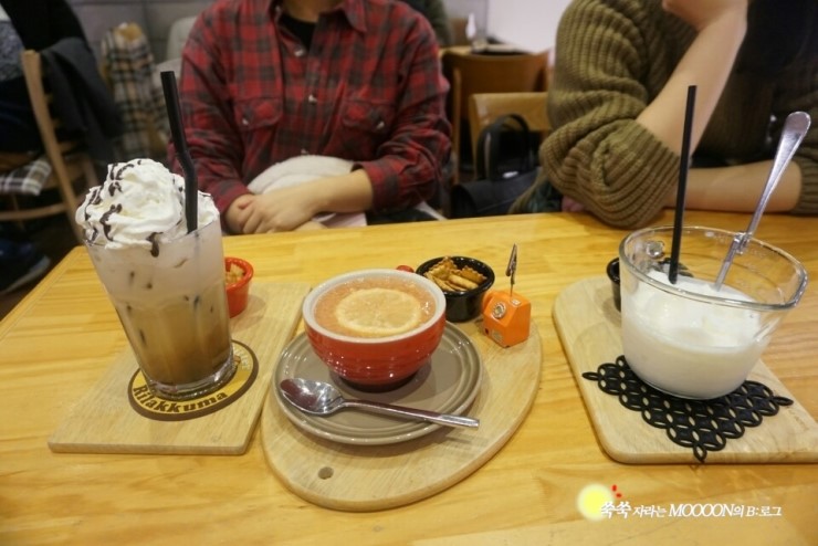카페모퉁이 이미지