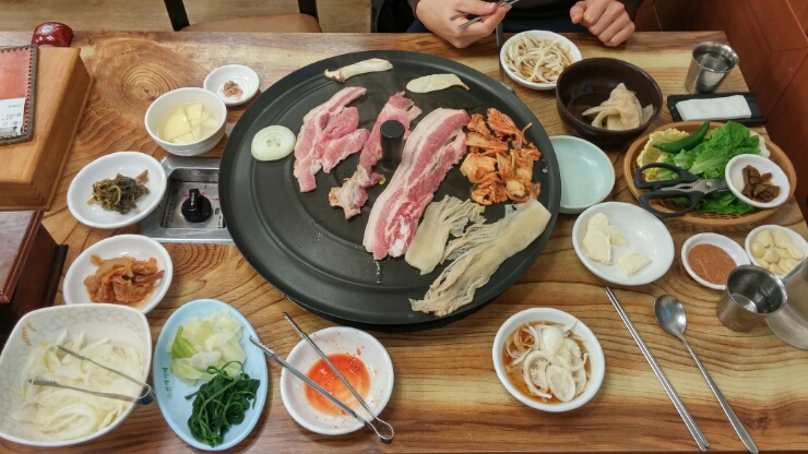 선사시대꺼먹돼지 이미지