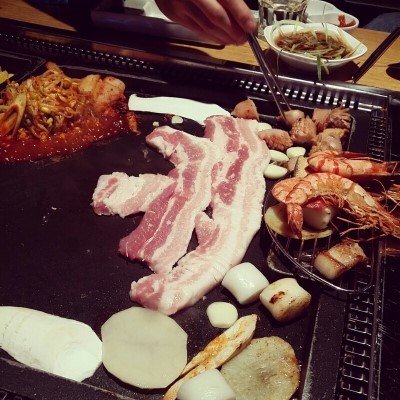 육꼬집 이미지