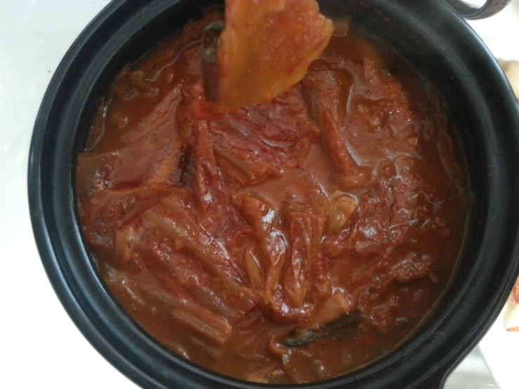 엄마의 김치찌개 밥상 이미지