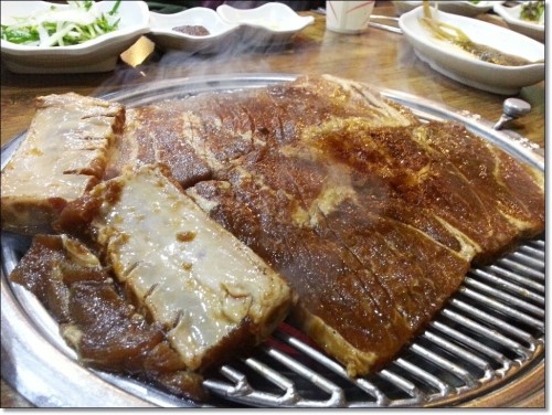 황금뚝배기 이미지