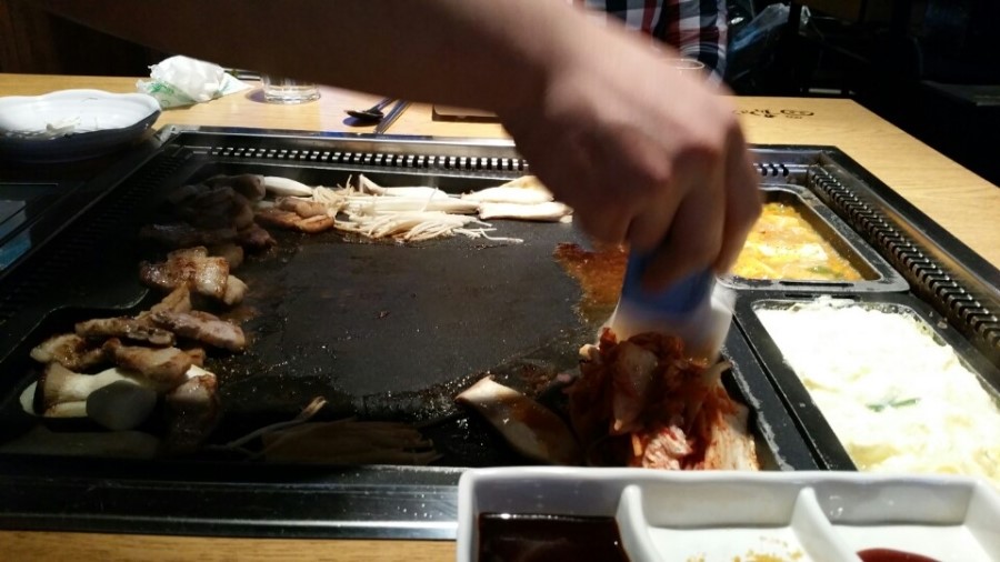 육꼬집 이미지