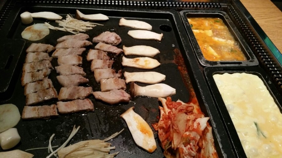 육꼬집 이미지