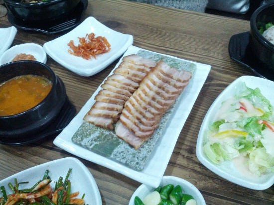 산아래보쌈，칼국수 이미지