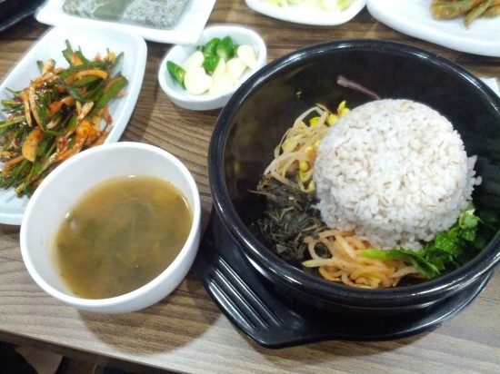 산아래보쌈，칼국수 이미지