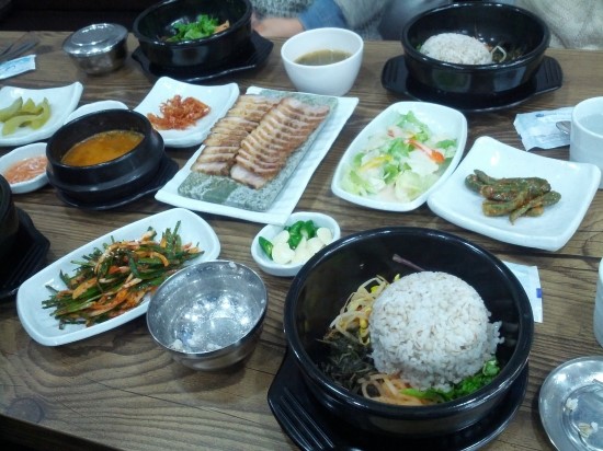 산아래보쌈，칼국수 이미지