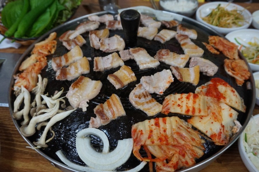 솥뚜껑삼겹살 이미지