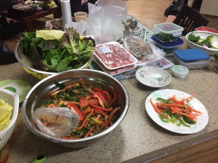 엄마의 고기 만찬 이미지