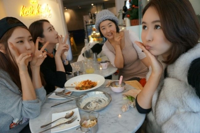 퀸즈테이블 이미지