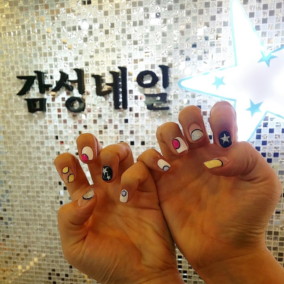 감성네일 이미지