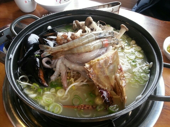 곰아줌칼국수 이미지