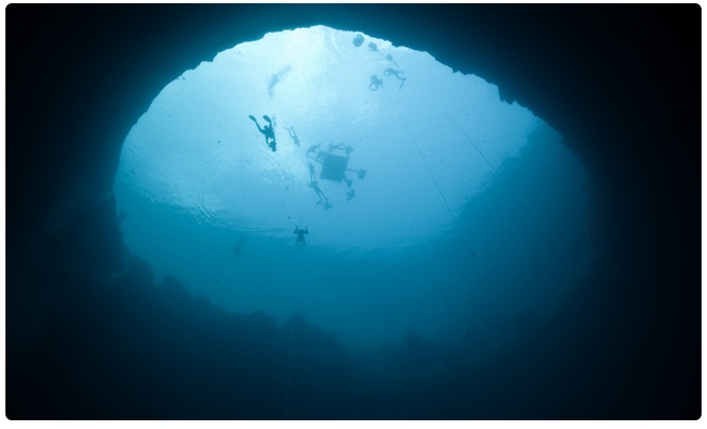 블루홀(BLUE HOLE) 이미지
