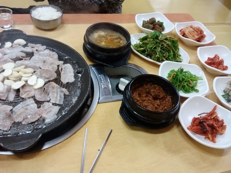 우렁쌈밥 이미지