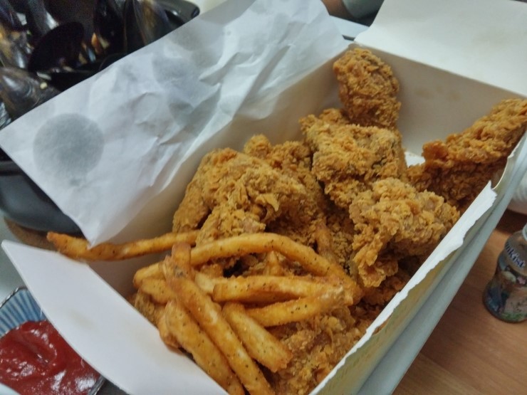 맘스터치치킨 이미지