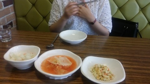 마당나온수탉 이미지