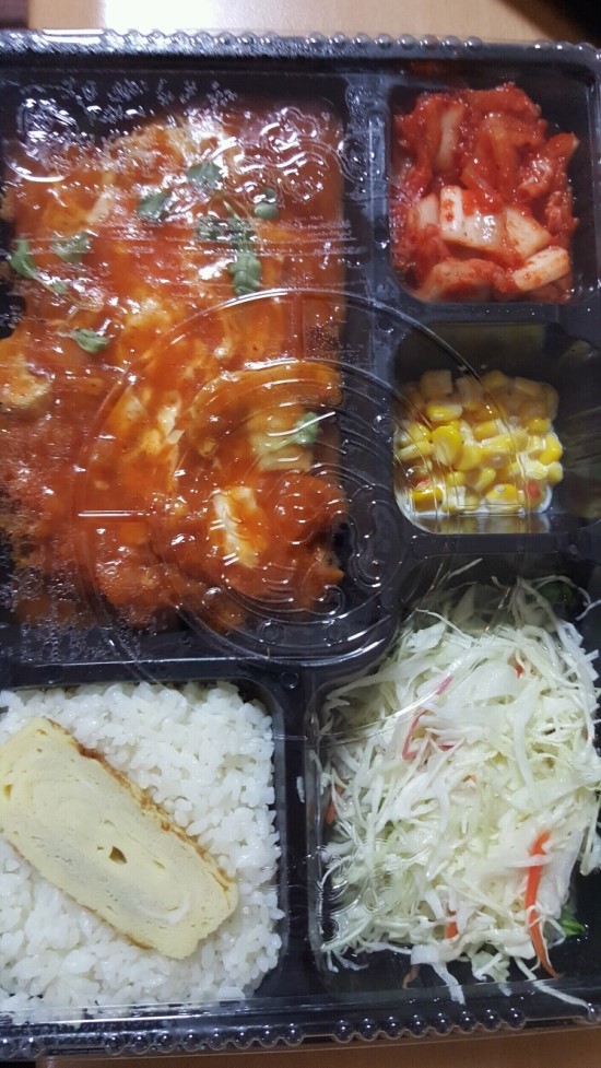 김치찌개와 돈까스 이미지