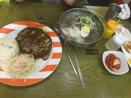 토마토김밥 이미지