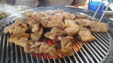 꿀꿀이숯불구이 이미지