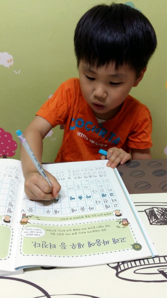달리는곰셋 이미지