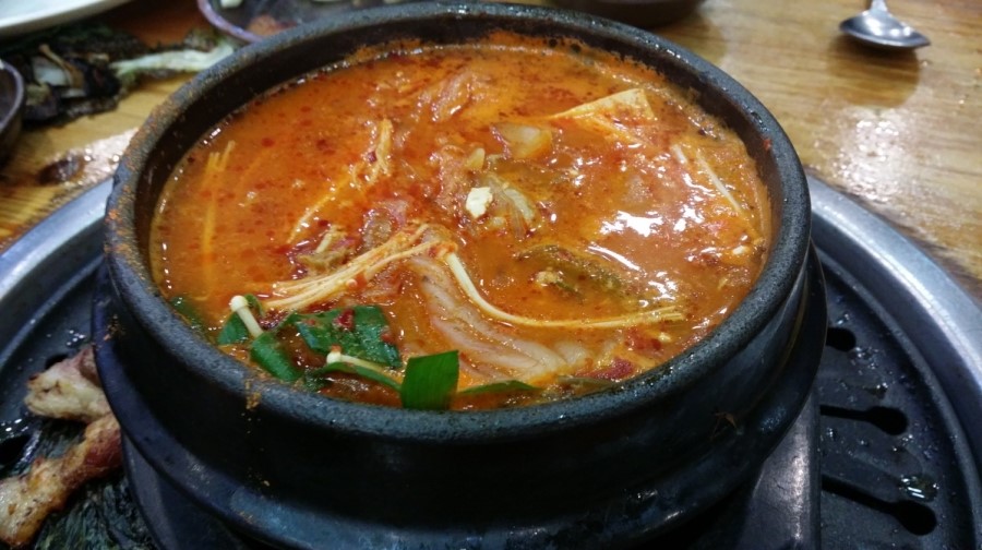 꿀꿀이통돼지왕소금구이 이미지
