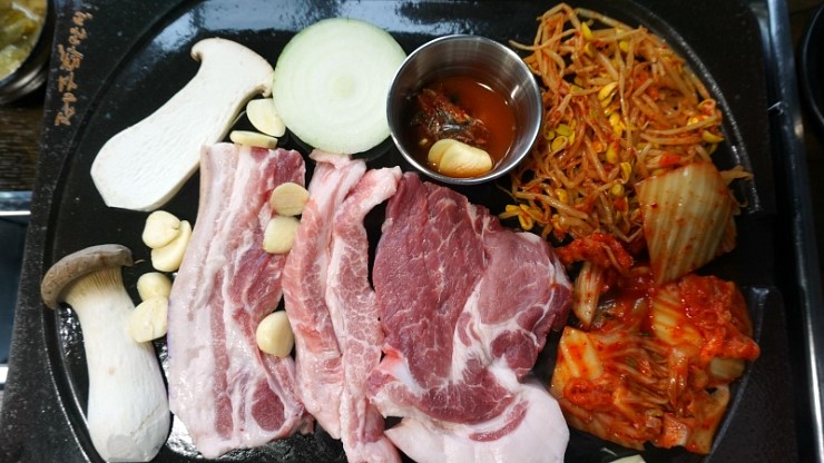 돌판돼지 이미지