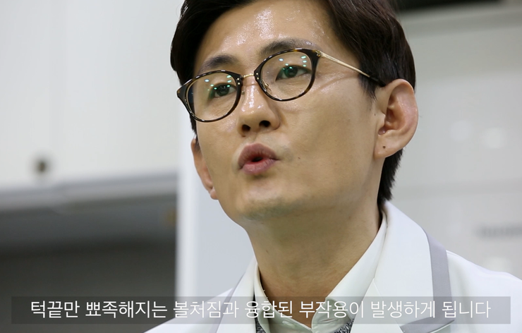 짧고 뾰족한 턱끝과 볼처짐 모식도
