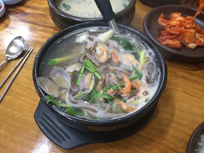 뚝배기칼국수 이미지
