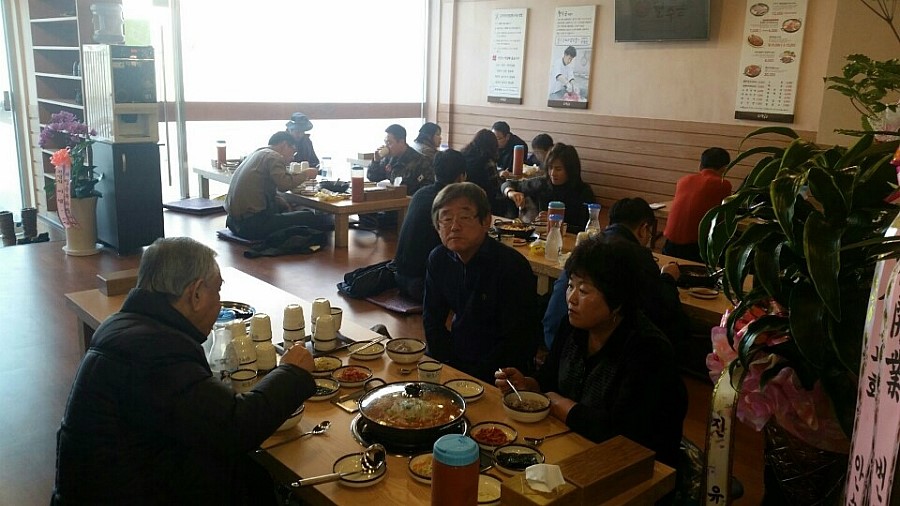 월수금 통돼지 김치찌개 이미지