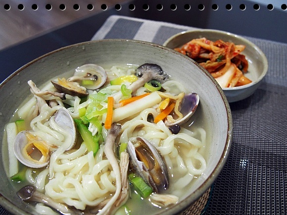고전칼국수 이미지