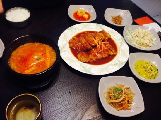 김치찌개와 돈까스 이미지