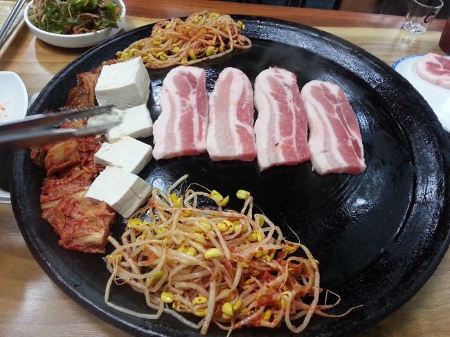 솥뚜껑삼겹살 이미지