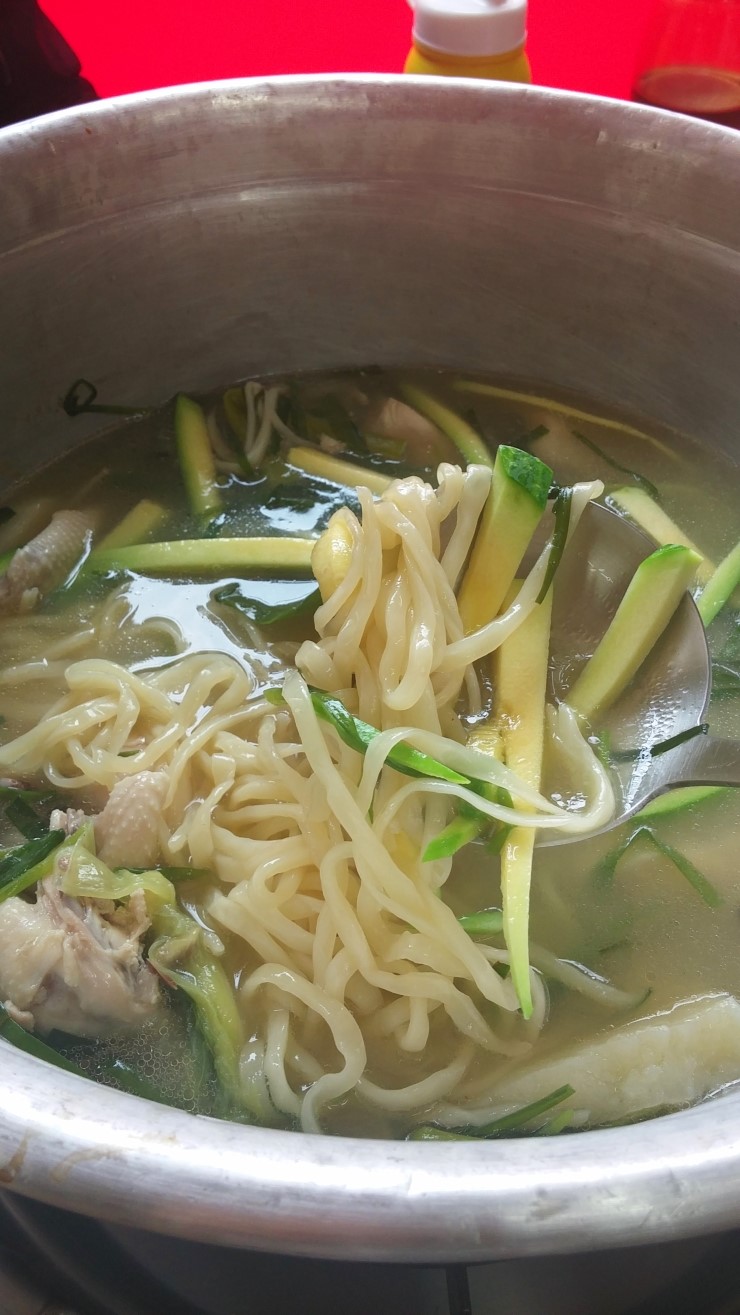 닭한마리칼국수 이미지