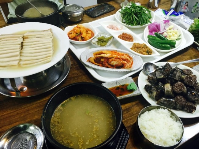 장군돼지국밥.수육 이미지