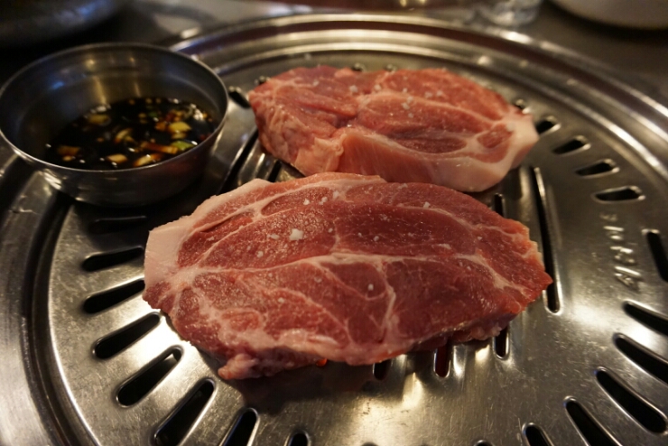 놀란돼지 이미지