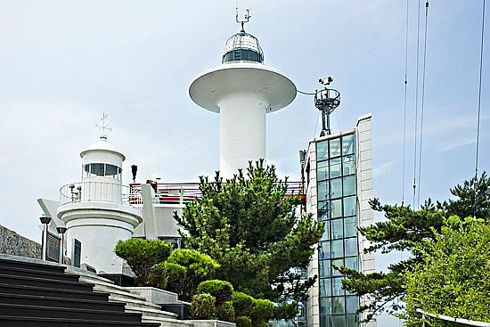 아침빛 등대 이미지