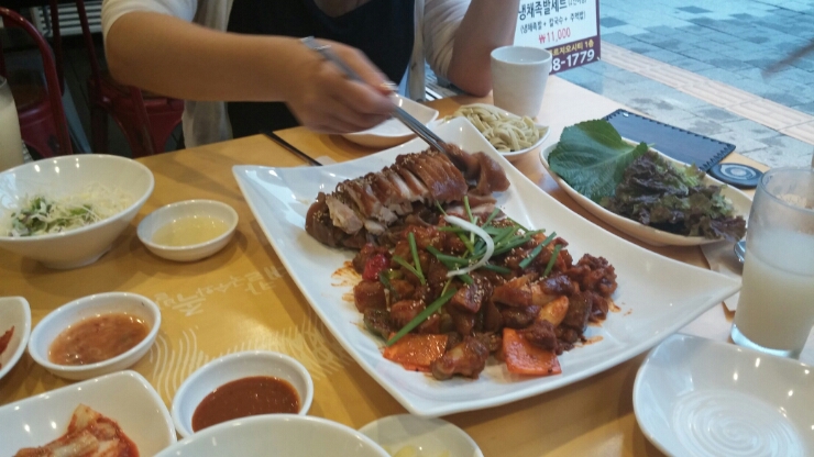 홍대 칼국수와 족발 이미지